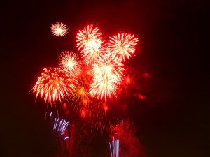 ガーデングループ協賛の『スペシャルスターマイン』 に、ひときわ大きな歓声があがりました!【さいたま市花火大会】